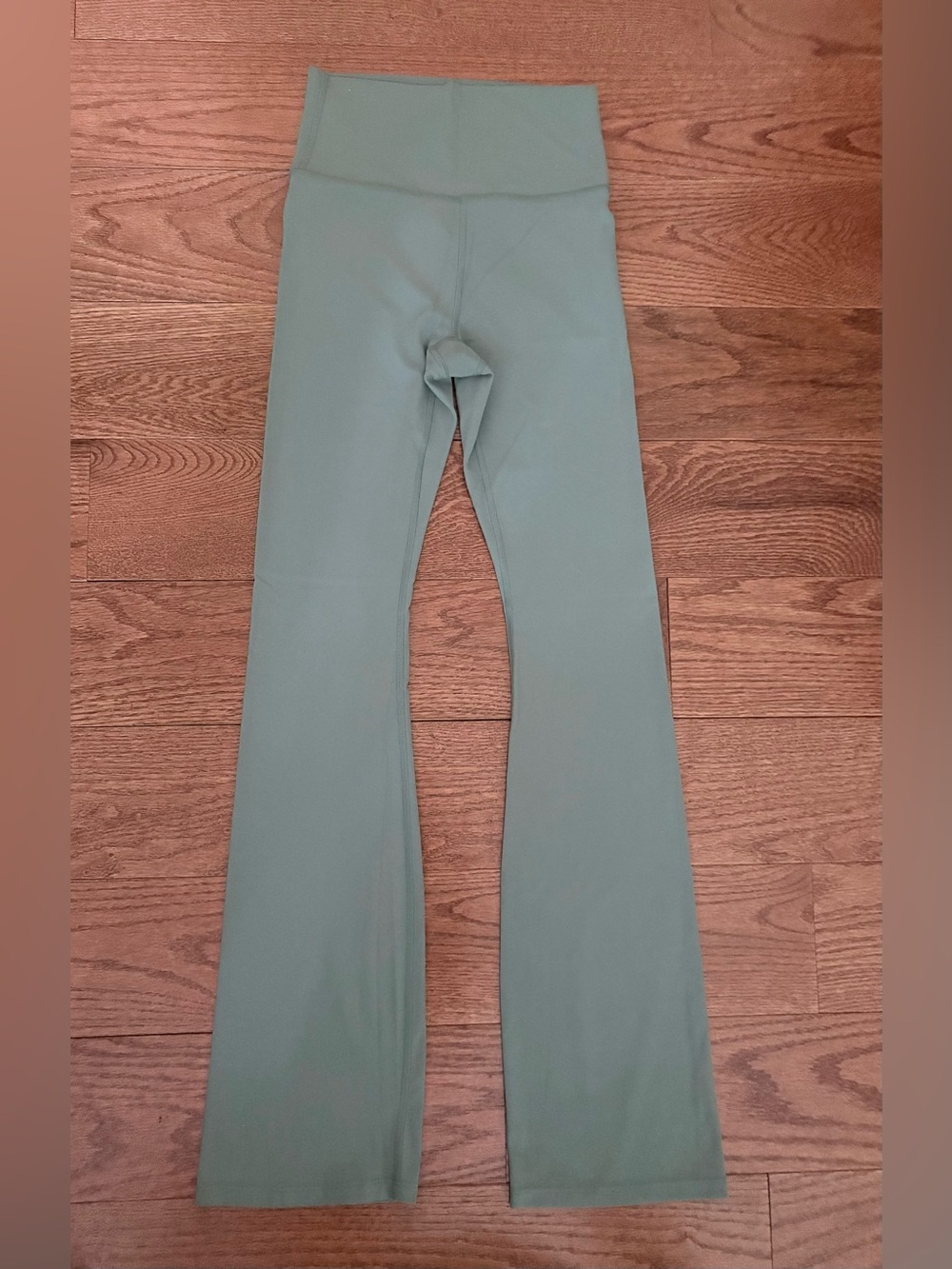Women’s Everyday Soft Ultra High-Rise 7/8 leggings in Light Sage